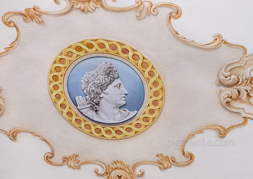 Medaglione con Apollo dipinto a trompe l'oeil