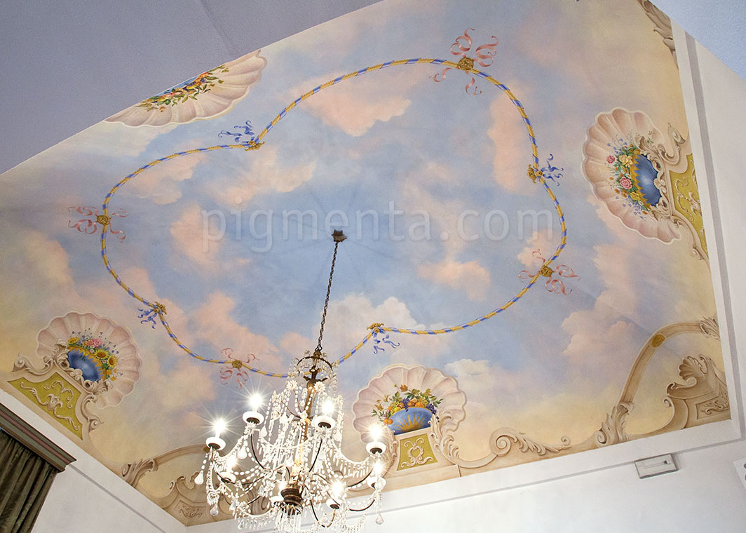 soffitti antichi dipinti con cielo e nuvole